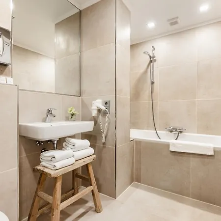 The Delphi - Townhouse 4*