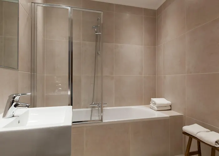 The Delphi - Townhouse 4*