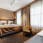 The Delphi - Townhouse 4*