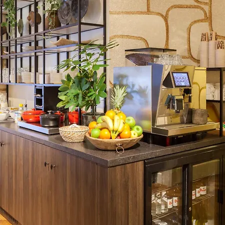 Отель The Delphi - Townhouse