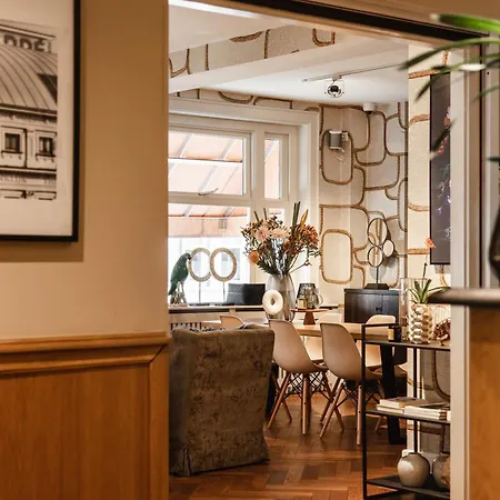 Отель The Delphi - Townhouse 4*