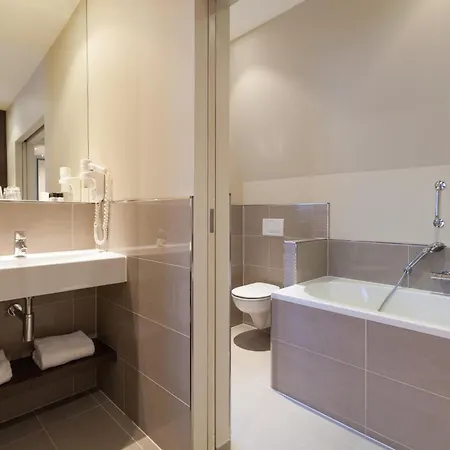 Отель The Delphi - Townhouse