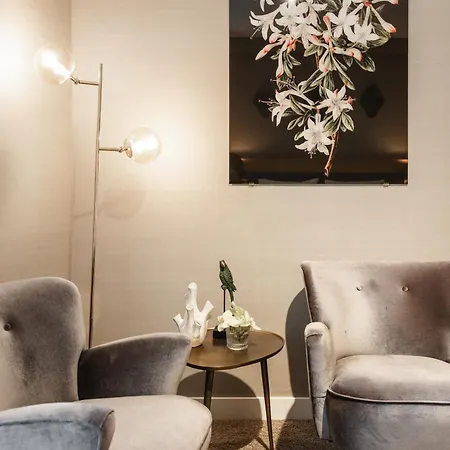 Отель The Delphi - Townhouse 4*