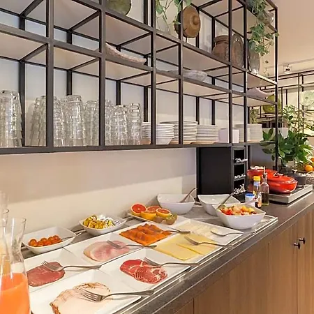 מלון The Delphi - Townhouse 4*