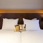 The Delphi - Townhouse Hotell 4*