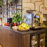 Отель The Delphi - Townhouse