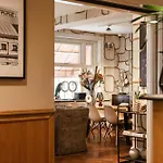 호텔 The Delphi - Townhouse 4*