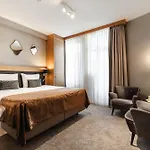 Отель The Delphi - Townhouse